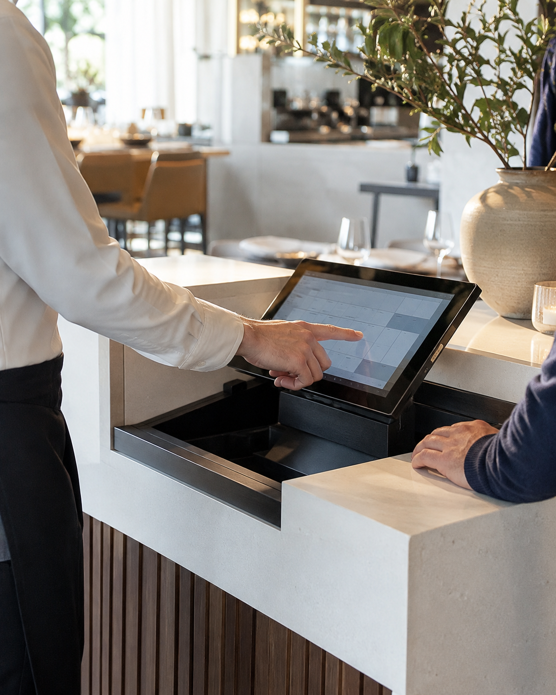 Modern vast bestelpunt met touchscreen aan de horecabalie